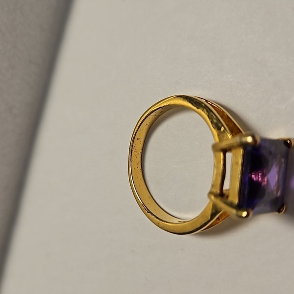 Purple Large Square Rhinestone Size 7 Goldtone Ring - Picture 5 of 6